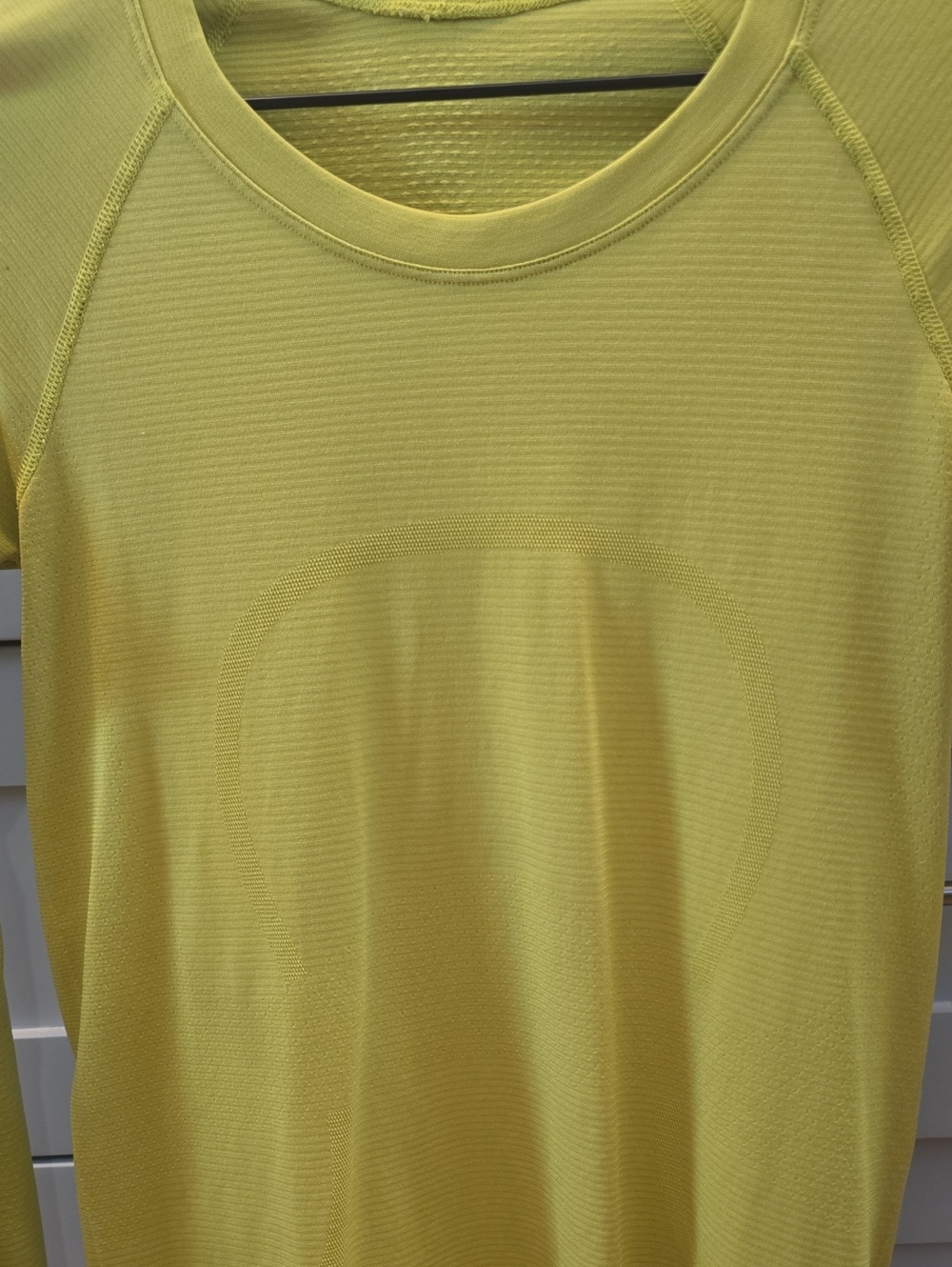 Women's Lululemon Swiftly Long Sleeve Sz6- Yellow